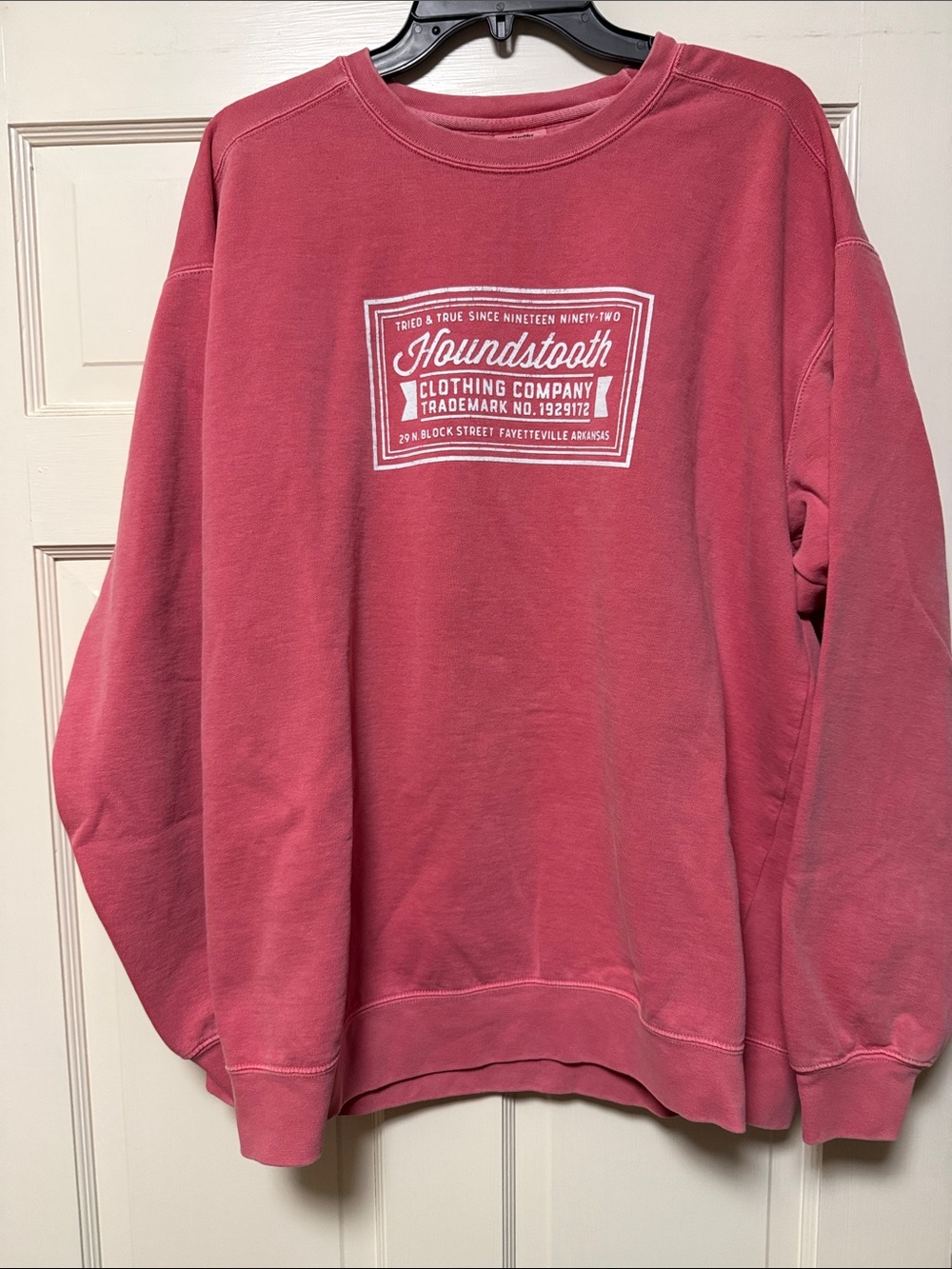 Houndstooth Women's Crewneck Sweatshirt in Dusty Rose